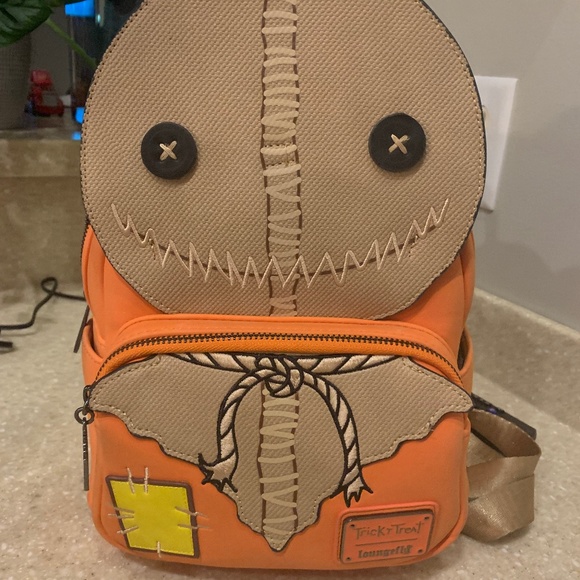 Trik R’ Treat Sam Loungefly - Picture 1 of 5